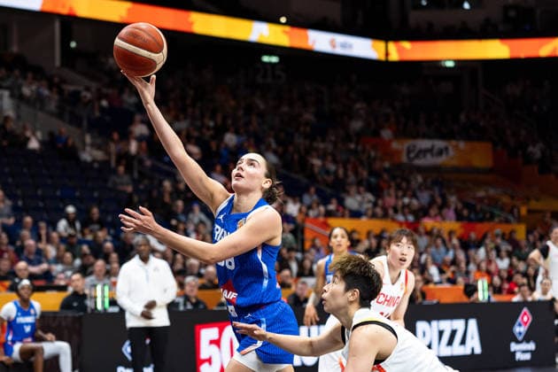 Pauline Astier of France, 98, on a layup, GER, China vs. France, Basketball, 2026 FIBA Women s World Cup, Quarterfinals, September 10, 2026, GER, China vs. France, Basketball, 2026 FIBA Women s World Cup, Quarterfinals, September 10, 2026, Berlin Copyright: xEibner-Pressefoto MaxxVincenx EP_MVN