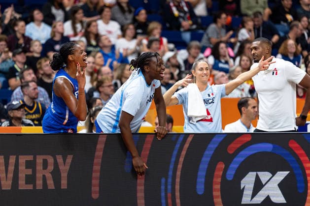 France s bench celebrates; Valeriane Ayayi (France, 11), Aminata Gueye (France, 31), and Romane Bernies (France, 47); GER, China vs. France, Basketball, FIBA Women s World Cup 2026, Quarterfinals, September 10, 2026 GER, China vs. France, Basketball, 2026 FIBA Women’s World Cup, Quarterfinals, September 10, 2026 Berlin Copyright: xEibner-Pressefoto MaxxVincenx EP_MVN