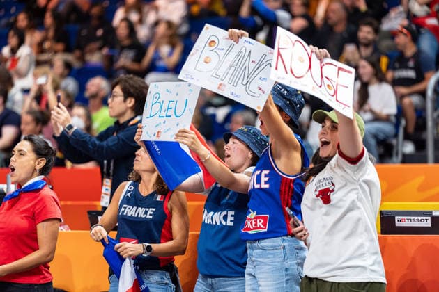 French fans cheering, Bleu Blanc Rouge signs, GER, China vs. France, basketball, 2026 FIBA Women s World Cup, Quarterfinals, September 10, 2026, GER, China vs. France, basketball, 2026 FIBA Women’s World Cup, Quarterfinals, September 10, 2026, Berlin Copyright: xEibner-Pressefoto MaxxVincenx EP_MVN