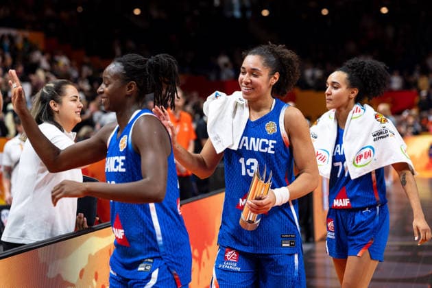 Migna Toure (France), 28, Janelle Salaun (France), 13, holding the trophy, and Leila Lacan (France), 71, celebrate after the victory at the end of the game; GER, China vs. France, Basketball, 2026 FIBA Women s World Cup, Quarterfinals, September 10, 2026, Germany, China vs. France, Basketball, FIBA Women’s World Cup 2026, Quarterfinals, September 10, 2026, Berlin Copyright: xEibner-Pressefoto MaxxVincenx EP_MVN