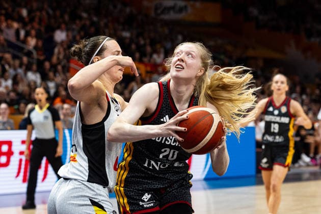 Frieda Buehner, Germany, 20, on the ball; Antonia Delaere, Belgium, 06; GER, Belgium vs. Germany, Basketball, FIBA Women s World Cup 2026, Quarterfinals, September 10, 2026, GER, Belgium vs. Germany, Basketball, FIBA Women’s World Cup 2026, Quarterfinals, September 10, 2026, Berlin Copyright: xEibner-Pressefoto MaxxVincenx EP_MVN