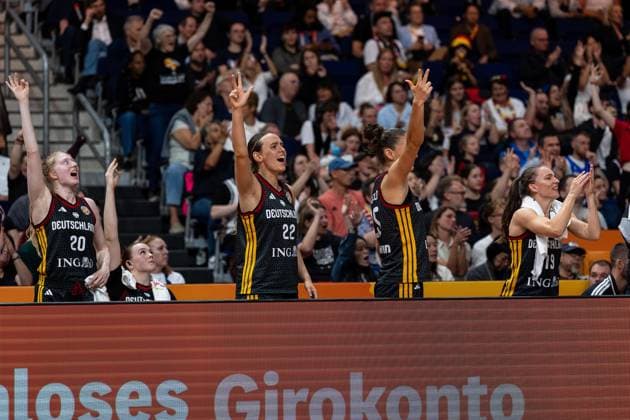 German team celebrates, Frieda Buehner, Germany, 20, Emily Bessoir, Germany, 22, Clara Bielefeld, Germany, 25, Britta Daub, Germany, 19, GER, Belgium vs. Germany, Basketball, FIBA Women s World Cup 2026, Quarterfinals, September 10, 2026 GER, Belgium vs. Germany, Basketball, 2026 FIBA Women’s World Cup, Quarterfinals, September 10, 2026 Berlin Copyright: xEibner-Pressefoto MaxxVincenx EP_MVN