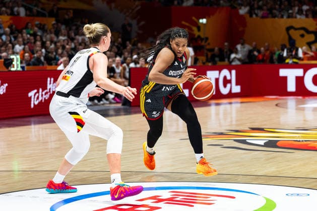 Nyara Sabally (Germany), No. 8, dribbling; Emma Meesseman (Belgium), No. 11; GER, Belgium vs. Germany, Basketball, 2026 FIBA Women’s World Cup, Quarterfinals, September 10, 2026, GER, Belgium vs. Germany, Basketball, 2026 FIBA Women’s World Cup, Quarterfinals, September 10, 2026, Berlin Copyright: xEibner-Pressefoto MaxxVincenx EP_MVN