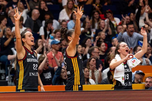 Emily Bessoir, Germany, 22; Clara Bielefeld, Germany, 25; and Britta Daub, Germany, 19, celebrate, GER, Belgium vs. Germany, Basketball, 2026 FIBA Women’s World Cup, Quarterfinals, September 10, 2026, GER, Belgium vs. Germany, Basketball, 2026 FIBA Women’s World Cup, Quarterfinals, September 10, 2026, Berlin Copyright: xEibner-Pressefoto MaxxVincenx EP_MVN