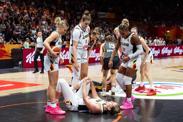 Emma Meesseman (Belgium), 11 (on the floor), Julie Vanloo (Belgium), 35, Kyara Linskens (Belgium), 13, and Maxuella Lisowa Mbaka (Belgium), 31, assist, GER, Belgium vs. Germany, Basketball, FIBA Women s World Cup 2026, Quarterfinals, September 10, 2026, GER, Belgium vs. Germany, Basketball, 2026 FIBA Women s World Cup, Quarterfinals, September 10, 2026, Berlin Copyright: xEibner-Pressefoto MaxxVincenx EP_MVN