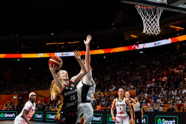 Frieda Buehner (Germany), 20, taking a shot; Kyara Linskens (Belgium), 13; GER, Belgium vs. Germany, Basketball, 2026 FIBA Women s World Cup, Quarterfinals, September 10, 2026, GER, Belgium vs. Germany, Basketball, 2026 FIBA Women’s World Cup, Quarterfinals, September 10, 2026, Berlin Copyright: xEibner-Pressefoto MaxxVincenx EP_MVN