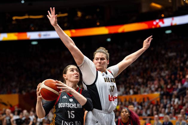 Luisa Geiselsoder (Germany), 15, on a layup; Kyara Linskens (Belgium), 13; GER, Belgium vs. Germany, Basketball, 2026 FIBA Women s World Cup, Quarterfinals, September 10, 2026, GER, Belgium vs. Germany, Basketball, 2026 FIBA Women’s World Cup, Quarterfinals, September 10, 2026, Berlin Copyright: xEibner-Pressefoto MaxxVincenx EP_MVN