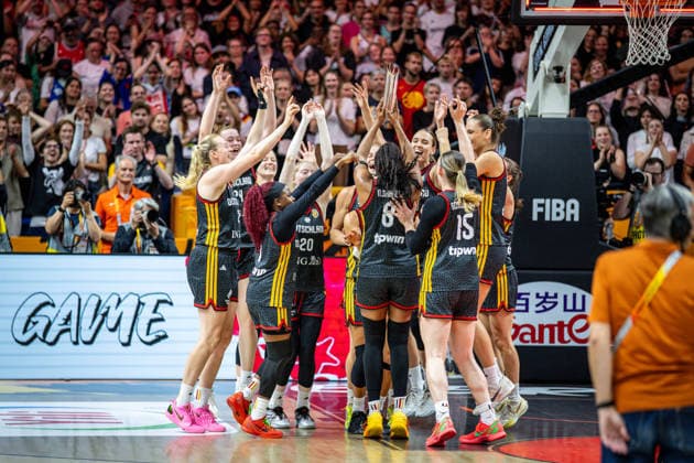 Basketball Berlin, September 10, 2026, FIBA Women’s Basketball World Cup Germany 2026, Quarterfinals, Belgium (BEL) vs. Germany (GER); Germany wins and advances to the semifinals; Nyara Sabally (Germany, No. 08) celebrates; Player of the Game: Emily Bessoir (Germany), No. 22 Frida Bühner, Germany, No. 20 Marie Gülich, Germany, No. 21 Gulich, Leonie Fiebich, Germany, No. 13 Lina Sontag, Germany, No. 24 Clara Bielefeld, Germany, No. 25 Luisa Geiselsöder, Germany, No. 15 Geiselsoder