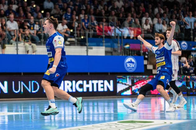 Felix Aellen (ThSV Eisenach), 22, and Stephan Seitz (ThSV Eisenach), 44, celebrate a goal. GER, ThSV Eisenach vs. SG BBM Bietigheim, 1st Opel Handball Bundesliga, Handball, Matchday 4, 2026–2027 season, 7:00 p.m., September 10, 2026 GER, ThSV Eisenach vs. SG BBM Bietigheim, 1st Opel Handball Bundesliga, Handball, Matchday 4, 2026–2027 season, 7:00 p.m., September 10, 2026, Eisenach Copyright: xMartinxHerbstx