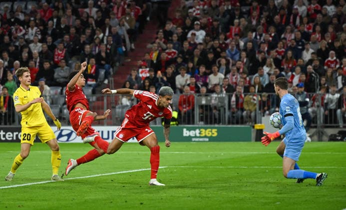 September 10, 2026, xemx, Soccer, UEFA Champions League, FC Bayern Munich vs. FK Bodø Glimt, Jamal Musiala (FC Bayern Munich), Luis Díaz (FC Bayern Munich), Nikita Haikin (FK Bodø Glimt), tackle, action, battle for the ball, Munich