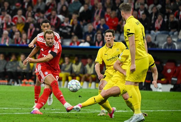 September 10, 2026, xemx, Soccer, UEFA Champions League, FC Bayern Munich vs. FK Bodø Glimt, Harry Kane (FC Bayern Munich), Villads Nielsen (FK Bodø Glimt), tackle, action, battle for the ball, Munich