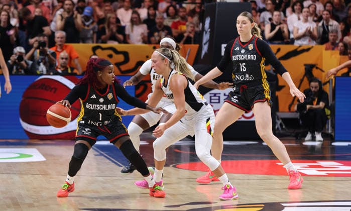 Alexis Peterson with the ball, Julie Allemand, Bethy Mununga, Luisa Geiselsöder; one-on-one, game action, sports, basketball, FIBA World Cup, Women s World Championship, 2026–2027 season, October 9, 2026, Belgium (BEL) vs. DBB Germany (GER)