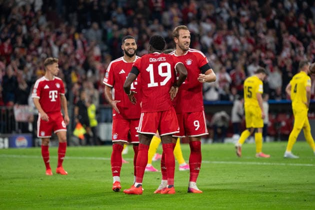 GER, Bavaria, Munich, Soccer, FC Bayern Munich vs. Bodo Glimt, at the Allianz Arena, Munich, Champions League, Group Stage, Matchday 1, September 10, 2026, from left: Ismael Saibari, FC Bayern Munich, 34; Alphonso Davies, FC Bayern Munich, 19; Harry Kane, FC Bayern Munich, 9; goal celebration, joy, emotions, cheering, celebration, goal scored, Celebrate, goal celebration, joy, emotions, celebration, cheering, goal scored, celebrate. UEFA regulations prohibit any use of photographs as image sequences and or quasi-video, Copyright: HMB-Media MichaelxNibel