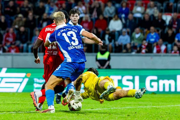 September 11, 2026, GER, Soccer, Men, 2026–2027 Season, Regionalliga Northeast, Matchday 8, FC Rot-Weiss Erfurt vs. RSV Eintracht 1949 (Regionaler Sportverein Eintracht 1949 e.V., Stahnsdorf, Brandenburg) Mechak Quiala, Cini, FC Rot-Weiss Erfurt, Jules Hasenberg, RSV Eintracht 1949, Felix Gueldner RSV Eintracht 1949 99096 Erfurt Steigerwaldstadion, grass field, Thuringia, Germany