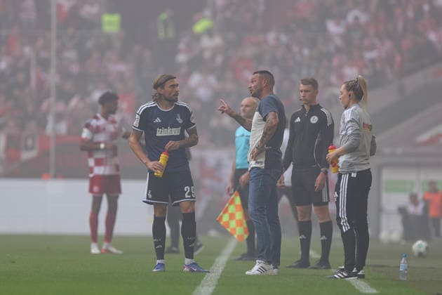 September 12, 2026, GER, Soccer, Men s, 3rd League, 2026–2027 Season, Fortuna Düsseldorf vs. MSV Duisburg, Joshua Bitter (Duisburg) and Coach Dietmar Hirsch (Duisburg) in conversation, Düsseldorf Merkur, Spiel Arena, North Rhine-Westphalia, Germany Copyright: xAdrianxSchlüterx