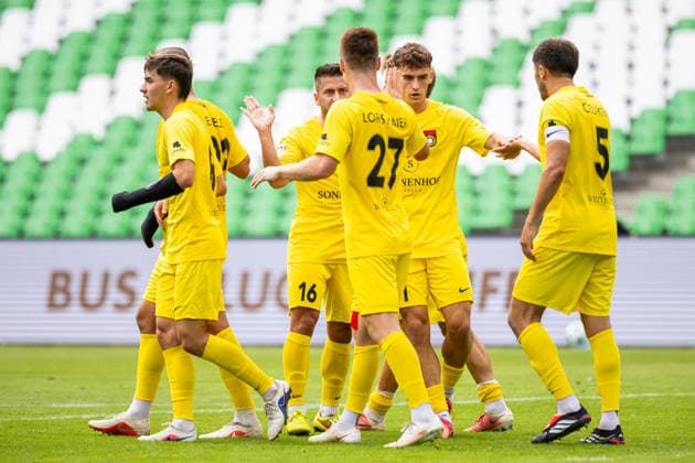 The SG Sonnenhof Grossaspach players celebrate Loris Maier s goal to tie the game at 1–1. SG Sonnenhof Grossaspach, 27 Mitte, GER, TSV Havelse vs. SG Sonnenhof Grossaspach, Soccer, 3rd League, Matchday 5, 2026–2027 season, September 12, 2026 DFL regulations prohibit any use of photographs as image sequences and or quasi-video GER, TSV Havelse vs. SG Sonnenhof Grossaspach, soccer, 3rd League, Matchday 5, 2026–2027 season, September 12, 2026, Hanover Copyright: xEibner-Pressefoto JanxRollingerx EP_JSK
