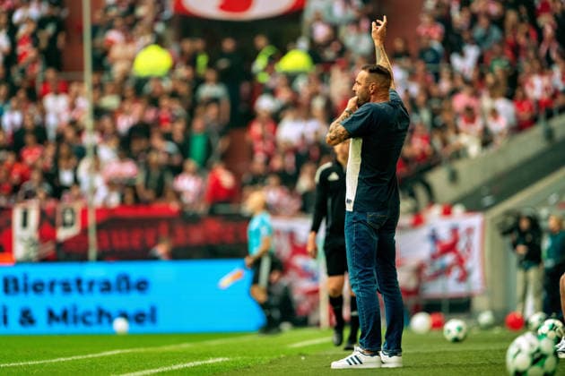 Dietmar Hirsch of MSV Duisburg, the coach, cheers on his players during Fortuna Düsseldorf vs. MSV Duisburg, soccer, 3. Liga, Matchday 5, 2026–27 season, September 12, 2026, DFL regulations prohibit any use of photographs as image sequences and or quasi-video. Fortuna Düsseldorf vs. MSV Duisburg, soccer, 3rd League, Matchday 5, 2026–27 season, September 12, 2026, Düsseldorf Copyright: xEibner-Pressefoto LukasxBaldygax EP_LBA