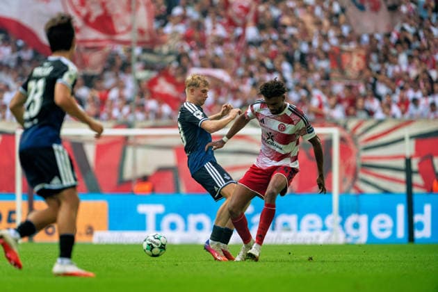 Peter Remmert (MSV Duisburg), No. 39, in a tackle with Elias Egouli (Fortuna Düsseldorf), No. 44, for the ball; Fortuna Düsseldorf vs. MSV Duisburg, soccer, 3. Liga, Matchday 05, 2026–27 Season, September 12, 2026, DFL regulations prohibit any use of photographs as image sequences and or quasi-video. Fortuna Düsseldorf vs. MSV Duisburg, soccer, 3. Liga, Matchday 5, 2026–27 season, September 12, 2026, Düsseldorf Copyright: xEibner-Pressefoto LukasxBaldygax EP_LBA