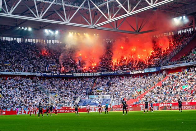 The MSV Duisburg fan section celebrates the 1-0 goal in the Fortuna Düsseldorf vs. MSV Duisburg match with fire, smoke, and flares; soccer, 3. Liga, Matchday 5, 2026-27 season, September 12, 2026, DFL regulations prohibit any use of photographs as image sequences and or quasi-video. Fortuna Düsseldorf vs. MSV Duisburg, soccer, 3rd Division, Matchday 5, 2026–27 season, September 12, 2026, Düsseldorf Copyright: xEibner-Pressefoto LukasxBaldygax EP_LBA
