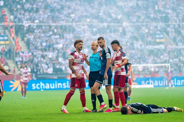 A scuffle breaks out, as described by Fabian Schleusener of Fortuna Düsseldorf (No. 24), who gets into a tussle with Rasim Bulic of MSV Duisburg (No. 06), Can Coskun of MSV Duisburg, No. 27, is on the ground; referee Patrick Schwenger steps in. Fortuna Düsseldorf vs. MSV Duisburg, soccer, 3. Liga, Matchday 5, 2026–27 season, December 9, 2026, DFL regulations prohibit any use of photographs as image sequences and or quasi-video. Fortuna Düsseldorf vs. MSV Duisburg, soccer, 3rd League, Matchday 5, 2026–27 season, September 12, 2026, Düsseldorf Copyright: xEibner-Pressefoto LukasxBaldygax EP_LBA