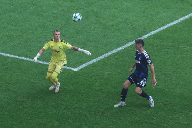Sports, Soccer, 3rd Division, 2026–2027 Season, Matchday 5: Fortuna Düsseldorf vs. MSV Duisburg, September 12, 2026, MERKUR SPIEL ARENA Max Braune, MSV Duisburg; 1 Martin Ens, MSV Duisburg; 4 Düsseldorf, MERKUR SPIEL ARENA, North Rhine-Westphalia, Germany