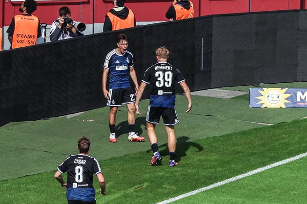 Sports, Soccer, 3rd Division, 2026–2027 Season, Matchday 5: Fortuna Düsseldorf vs. MSV Duisburg, September 12, 2026, MERKUR SPIEL ARENA: MSV Duisburg celebrates after Peter Remmert (MSV Duisburg, No. 39) scores the 1–0 goal for the visitors; the players celebrate in Düsseldorf at the MERKUR SPIEL ARENA, North Rhine-Westphalia, Germany