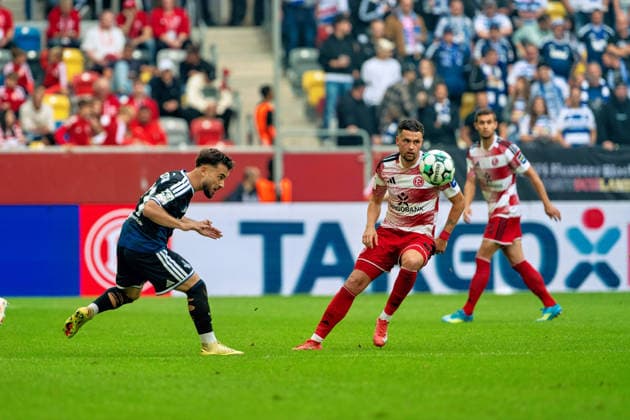 Can Coskun (MSV Duisburg), 27, heads the ball past Yassine Bouchama (Fortuna Düsseldorf), 05, Fortuna Düsseldorf vs. MSV Duisburg, Soccer, 3rd Division, Matchday 05, 2026–27 Season, September 12, 2026, DFL regulations prohibit any use of photographs as image sequences and or quasi-video. Fortuna Düsseldorf vs. MSV Duisburg, Soccer, 3rd Division, Matchday 5, 2026–27 season, September 12, 2026, Düsseldorf Copyright: xEibner-Pressefoto LukasxBaldygax EP_LBA