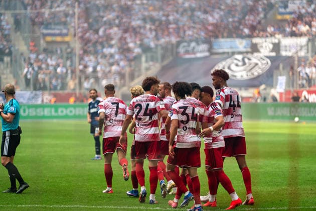 Fabian Schleusener of Fortuna Düsseldorf, 24, scored the 1-1 goal with a shot in a one-on-one with Martin Ens of MSV Duisburg, 04, Max Braune of MSV Duisburg, 01, is unable to make the save; Fortuna Düsseldorf players celebrate. Fortuna Düsseldorf vs. MSV Duisburg, soccer, 3. Liga, Matchday 05, 2026–27 season, December 9, 2026, DFL regulations prohibit any use of photographs as image sequences and or quasi-video; Fortuna Düsseldorf vs. MSV Duisburg, soccer, 3. Liga, Matchday 5, 2026–27 season, September 12, 2026, Düsseldorf Copyright: xEibner-Pressefoto LukasxBaldygax EP_LBA