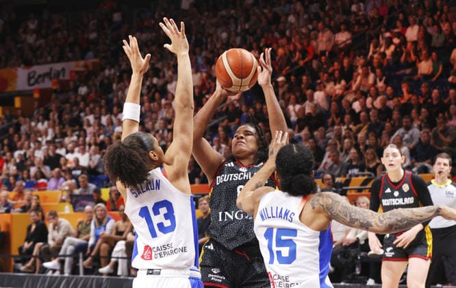 Janelle Salaun, Nyara Sabally with the ball, Gabby Williams in a matchup; game scene, action, sports, basketball, FIBA World Cup, Women s World Championship, World Cup semifinals, 2026–2027 season, December 9, 2026, France (FRA) vs. DBB Germany (GER)