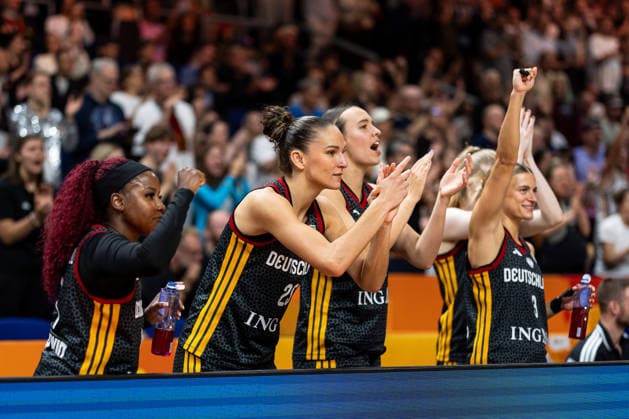 Deutsche Bank Cheers, Alexis Peterson, Germany, 01, Clara Bielefeld, Germany, 25, Emily Bessoir, Germany, 22, Alexandra Wilke, Germany, 03, GER, France vs. Germany, Basketball, 2026 FIBA Women’s World Cup, Semifinals, September 12, 2026, GER, France vs. Germany, Basketball, 2026 FIBA Women’s World Cup, Semifinals, September 12, 2026, Berlin Copyright: xEibner-Pressefoto MaxxVincenx EP_MVN