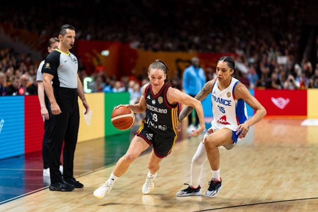 Britta Daub (Germany), 19, dribbling against Gabby Williams (France), 15, GER, France vs. Germany, Basketball, 2026 FIBA Women’s World Cup, Semifinal, September 12, 2026, GER, France vs. Germany, Basketball, FIBA Women’s World Cup 2026, Semifinal, September 12, 2026, Berlin Copyright: xEibner-Pressefoto MaxxVincenx EP_MVN