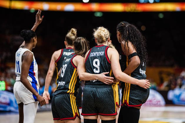 2026 FIBA Women’s Basketball World Cup: France vs. Germany, September 12, 2026. The German team embraces each other: Britta Daub (Germany, 19), Emma Eichmeyer (Germany, 9), Nyara Sabally (Germany, 8). Basketball, FIBA Women’s Basketball World Cup 2026, Final Phase, Semifinal: France vs. Germany on September 12, 2026, at the Uber Arena, Berlin Copyright: xBEAUTIFULxSPORTS Tonhäuserx
