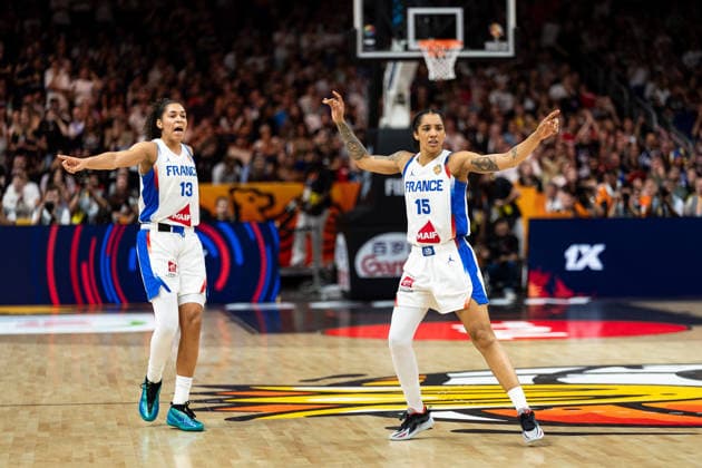 Janelle Salaun (France), 13, and Gabby Williams (France), 15, cheer, GER, France vs. Germany, basketball, 2026 FIBA Women’s World Cup, semifinals, September 12, 2026 GER, France vs. Germany, basketball, 2026 FIBA Women’s World Cup, semifinals, September 12, 2026 Berlin Copyright: xEibner-Pressefoto MaxxVincenx EP_MVN