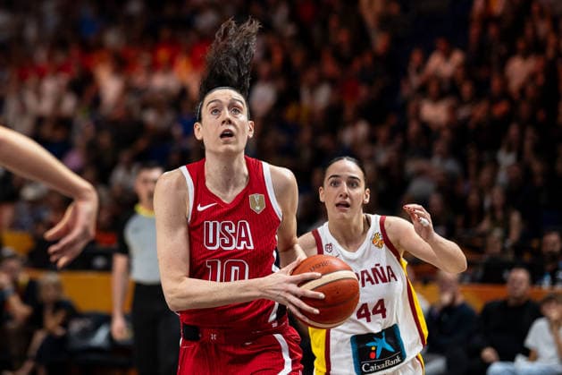 Breanna Stewart (USA), No. 10 with the ball; Iyana Martin (Spain), No. 44; GER; Spain vs. USA; Basketball; 2026 FIBA Women s World Cup; Semifinals, September 12, 2026, GER, Spain vs. USA, Basketball, 2026 FIBA Women’s World Cup, Semifinals, September 12, 2026, Berlin Copyright: xEibner-Pressefoto MaxxVincenx EP_MVN