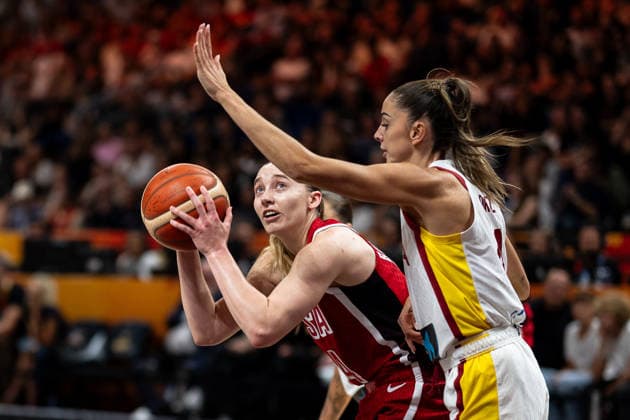 Paige Bueckers (USA), No. 04 on the ball, Mariona Ortiz (Spain), 04, GER, Spain vs. USA, Basketball, 2026 FIBA Women’s World Cup, Semifinals, September 12, 2026, GER, Spain vs. USA, Basketball, 2026 FIBA Women’s World Cup, Semifinals, September 12, 2026, Berlin Copyright: xEibner-Pressefoto MaxxVincenx EP_MVN