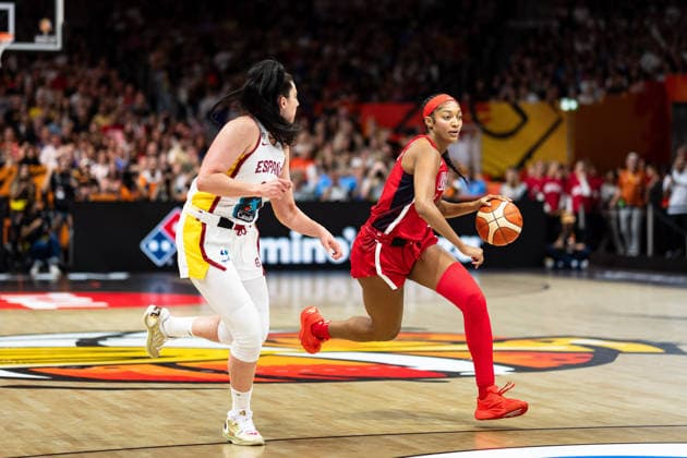 Angel Reese (USA), No. 15, dribbling; Megan Gustafson (Spain), No. 17; GER, Spain vs. USA, Basketball, 2026 FIBA Women s World Cup, Semifinals, September 12, 2026, GER, Spain vs. USA, Basketball, 2026 FIBA Women’s World Cup, Semifinals, September 12, 2026, Berlin Copyright: xEibner-Pressefoto MaxxVincenx EP_MVN