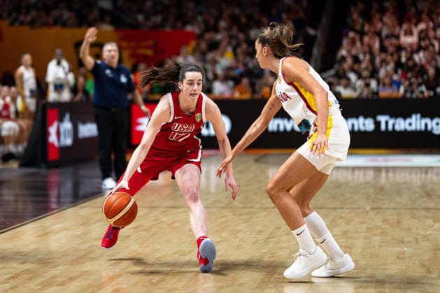 Caitlin Clark (USA), No. 12 dribbling, Mariona Ortiz (Spain), 04, GER, Spain vs. USA, basketball, 2026 FIBA Women s World Cup, semifinals, September 12, 2026, GER, Spain vs. USA, basketball, 2026 FIBA Women s World Cup, semifinals, September 12, 2026, Berlin Copyright: xEibner-Pressefoto MaxxVincenx EP_MVN