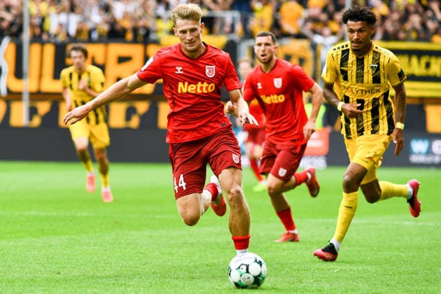 v li Malte Karbstein Jahn Regensburg, 44 with the ball, game scene, action, action, game scene, September 12, 2026, Aachen, Germany, soccer, 3rd League, TSV Alemannia Aachen vs. Jahn Regensburg, soccer, 3rd League, TSV Alemannia Aachen vs. Jahn Regensburg, DFB and DFL regulations prohibit any use of photographs as image sequences and or quasi-video xmhx