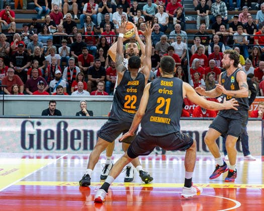Viktor Kovacevic, GIESSEN 46ers, 25; Nighael Ceaser, NINERS Chemnitz, 22; Mateo Seric, NINERS Chemnitz, 21, Benjamin Burnham, NINERS Chemnitz, 25, Giessen 46ers vs. Niners Chemnitz, Basketball, Netto BBL Cup, DBB Cup, Matchday 1, 2026–2027 season, September 12, 2026 Giessen 46ers vs. Niners Chemnitz, Basketball, Netto BBL Cup, DBB Cup, Matchday 1, 2026–2027 Season, September 12, 2026 Ostpreussenviertel Copyright: xEibner-Pressefoto JoergxHeinrichx EP_JHR