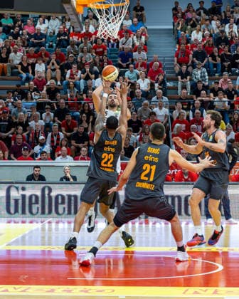 Viktor Kovacevic, GIESSEN 46ers, 25; Nighael Ceaser, NINERS Chemnitz, 22; Mateo Seric, NINERS Chemnitz, 21, Benjamin Burnham, NINERS Chemnitz, 25, Giessen 46ers vs. Niners Chemnitz, Basketball, Netto BBL Cup, DBB Cup, Matchday 1, 2026–2027 season, September 12, 2026 Giessen 46ers vs. Niners Chemnitz, Basketball, Netto BBL Cup, DBB Cup, Matchday 1, 2026–2027 Season, September 12, 2026 Ostpreussenviertel Copyright: xEibner-Pressefoto JoergxHeinrichx EP_JHR