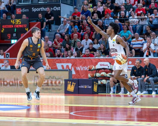 Elias Roedl, NINERS Chemnitz, 11, Nigel Scantlebury, GIESSEN 46ers, 01, Giessen 46ers vs. Niners Chemnitz, Basketball, Netto BBL Cup, DBB Cup, Matchday 1, 2026–2027 Season, September 12, 2026 Giessen 46ers vs. Niners Chemnitz, Basketball, Netto BBL Cup, DBB Cup, Matchday 1, 2026–2027 season, September 12, 2026 Ostpreussenviertel Copyright: xEibner-Pressefoto JoergxHeinrichx EP_JHR