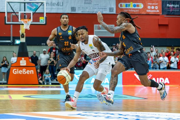 Nighael Ceaser, NINERS Chemnitz, 22; Zachery Cooks, GIESSEN 46ers, 03, Cobe Williams NINERS Chemnitz, 24, Giessen 46ers vs. Niners Chemnitz, Basketball, Netto BBL Cup, DBB Cup, Matchday 1, 2026–2027 season, September 12, 2026 Giessen 46ers vs. Niners Chemnitz, Basketball, Netto BBL Cup, DBB Cup, Matchday 1, 2026–2027 season, September 12, 2026 Ostpreussenviertel Copyright: xEibner-Pressefoto JoergxHeinrichx EP_JHR