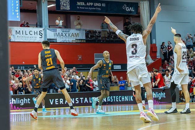 Mateo Seric, NINERS Chemnitz, 21; Darion Atkins, NINERS Chemnitz, 17; Zachery Cooks, GIESSEN 46ers, 03, Viktor Kovacevic GIESSEN 46ers, 25, Giessen 46ers vs. Niners Chemnitz, Basketball, Netto BBL Cup, DBB Cup, Matchday 1, 2026–2027 Season, September 12, 2026 Giessen 46ers vs. Niners Chemnitz, Basketball, Netto BBL Cup, DBB Cup, Matchday 1, 2026–2027 Season, September 12, 2026 Ostpreussenviertel Copyright: xEibner-Pressefoto JoergxHeinrichx EP_JHR