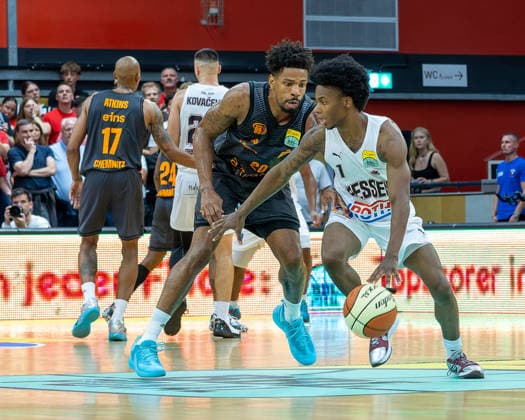 Urald King, NINERS Chemnitz, 20; Nigel Scantlebury, GIESSEN 46ers, 01, Giessen 46ers vs. Niners Chemnitz, Basketball, Netto BBL Cup, DBB Cup, Matchday 1, 2026–2027 season, September 12, 2026 Giessen 46ers vs. Niners Chemnitz, Basketball, Netto BBL Cup, DBB Cup, Matchday 1, 2026–2027 season, September 12, 2026 Ostpreussenviertel Copyright: xEibner-Pressefoto JoergxHeinrichx EP_JHR