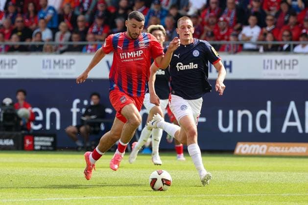 Oualid Mhamdi, 22, 1. FC Heidenheim 1846 in action against Ivan Nekic, k13, Holstein Kiel; 1. FC Heidenheim 1846 vs. Holstein Kiel, Soccer, DFL, 2. Bundesliga, 2026–2027 Season, First Half of the Season, Matchday 5, September 13, 2026, Heidenheim, Baden-Württemberg, Germany Copyright: xkolbert-press MartinxAgüerax