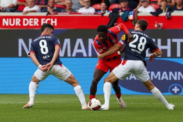 Guillermo Balzi (8, Holstein Kiel) and Jonas Meffert (28, Holstein Kiel) in action against Christian Conteh (10, 1. FC Heidenheim 1846), 1 FC Heidenheim 1846 vs. Holstein Kiel, Soccer, DFL, 2. Bundesliga, 2026–2027 Season, First Half of the Season, Matchday 5, September 13, 2026, Heidenheim, Baden-Württemberg, Germany Copyright: xkolbert-press MartinxAgüerax