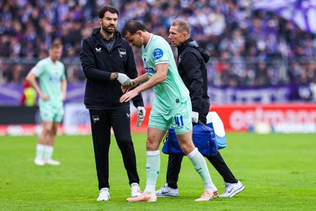 September 13, 2026, xkwix, Soccer, 2nd Division, VfL Osnabrück vs. Hertha BSC, Stadion an der Bremer Brücke, Matchday 5, 2026–2027 season: Pascal Klemens of Hertha BSC (41) is carried off the field after an injury. DFB regulations prohibit any use of photographs as image sequences and or quasi-video. Photo: xKamilxWilkowskixPressefotoKochx, Lower Saxony, Germany