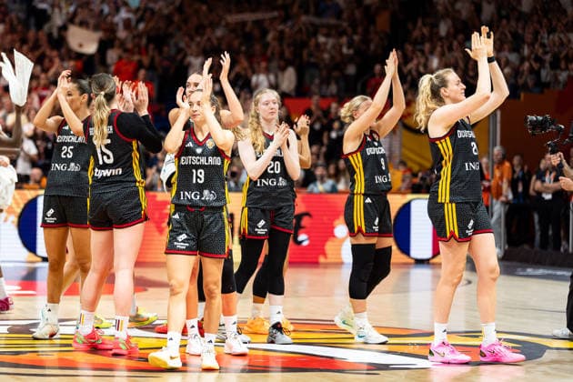 German Team Disappoints: Disappointment After Defeat, Clara Bielefeld, Germany, 25, Luisa Geiselsoder, Germany, 15, Britta Daub, Germany, 19, Frieda Buehner, Germany, 20, Emma Eichmeyer, Germany, 09, Marie Guelich, Germany, 21, GER, France vs. Germany, Basketball, FIBA Women’s World Cup 2026, Semifinals, September 12, 2026 GER, France vs. Germany, Basketball, FIBA Women’s World Cup 2026, Semifinals, September 12, 2026 Berlin Copyright: xEibner-Pressefoto MaxxVincenx EP_MVN