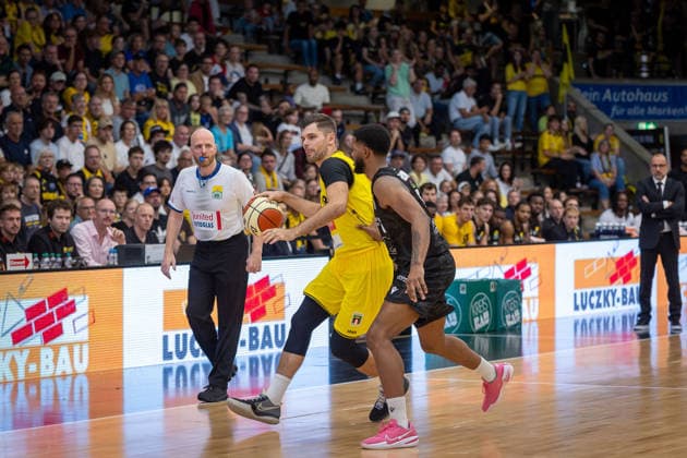Julius Wolf (Kreisbau Kirchheim Knights), 28; David Joplin (MHP RIESEN Ludwigsburg), 02 GER, Kreisbau Kirchheim Knights vs. MHP RIESEN Ludwigsburg, easyCredit BBL, Netto BBL Cup, Round 1, 2026–2027 season, September 13, 2026 GER, Kreisbau Kirchheim Knights vs. MHP RIESEN Ludwigsburg, easyCredit BBL, Netto BBL Cup, Round 1, 2026–2027 season, September 13, 2026 Göppingen Copyright: xEibner-Pressefoto NinaxSanderx EP_NSR