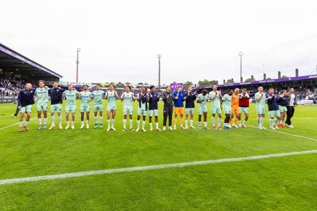 The players and officials of Hertha BSC celebrate after their 1–3 victory. GER, VfL Osnabrück vs. Hertha BSC, Soccer, 2. Bundesliga, Matchday 5, 2026–2027 season, September 13, 2026 DFL regulations prohibit the use of photographs as image sequences and or quasi-video footage GER, VfL Osnabrück vs. Hertha BSC, soccer, 2. Bundesliga, Matchday 5, 2026–2027 season, September 13, 2026, Osnabrück Copyright: xEibner-Pressefoto JanxRollingerx EP_JSK